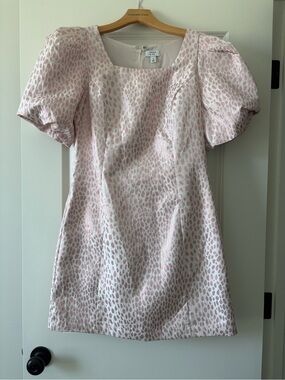 crown & ivy Pink Jacquard Shift Dress with Puff Sleeves